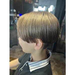 前下がりショート　ミルクティー