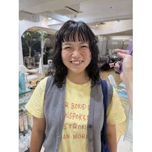 フェイスレイヤー×ミディアムパーマ