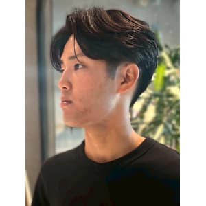 韓国風パーマ センターパート ツーブロック 眉毛カット