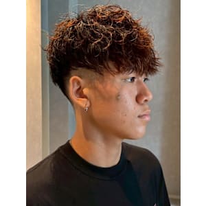 ツイストスパイラルパーマ ブラウンカラー 刈り上げ フェード