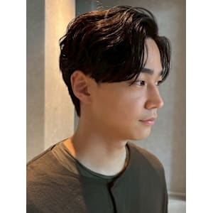 カルマパーマ 韓国ヘア センターパート アップバング 20代