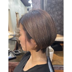 【透明感ブラウンカラーで魅せる！】丸みショートボブ