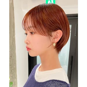 ショートヘアくびれ丸み暖色オレンジカラー