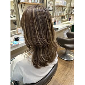 白髪ぼかしハイライト（ベージュ系） - ＣＲＥＡ能見台【クレアノウケンダイ】掲載中