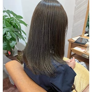 オリーブベージュカラー