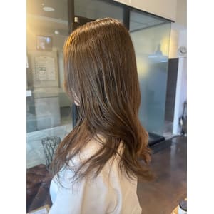 オリーブベージュ