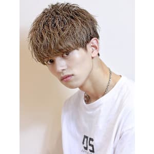 横顔もキマるお洒落マッシュ　ツーブロック　刈り上げ　マッシュ