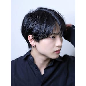 『スリークカルマ』刈り上げ　センターパート　カルマパーマ