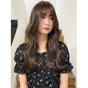 オリーブブラウンロングレイヤー前髪ぱっつん