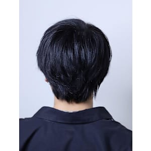 『スリークカルマ』刈り上げ　センターパート　カルマパーマ