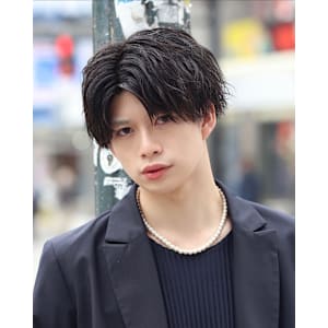 センターパート　メンズパーマ　ツイストスパイラルパーマ