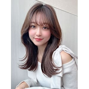 大人かわいいくびれヘアセミロング × ミルクティーベージュ