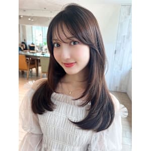 大人かわいいくびれヘアセミロング × ミルクティーベージュ