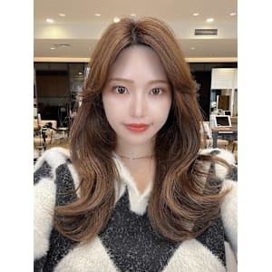 大人かわいいくびれヘアセミロング × ミルクティーベージュ