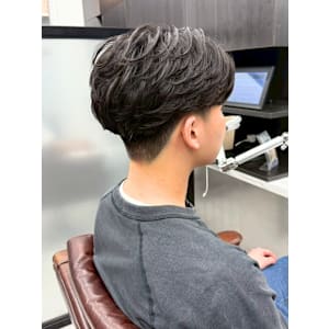 フェザーパーマ　センターパート　10代　20代　黒髪