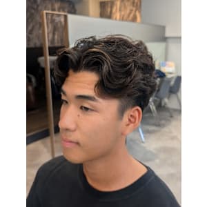  癖を活かした自然なセンターパート【三軒茶屋】