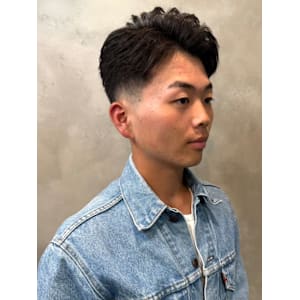 アップバング ツーブロック フェード ナチュラルパーマ