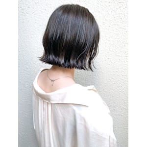 ぱつっとボブ 暗髪 寒色系カラー 艶カラー 外ハネボブ