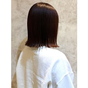 外ハネミディアム こっくりブラウン 暗髪カラー 20代