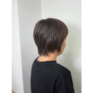 後ろ髪まで品を出す！大人レイヤーショート