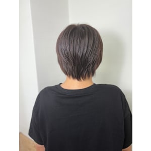 後ろ髪まで品を出す！大人レイヤーショート