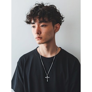 ツイストスパイラルパーマ　マッシュヘア 束感　艶感　黒髪