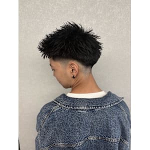 【男らしさ全開！束感ショート × フェードカット】