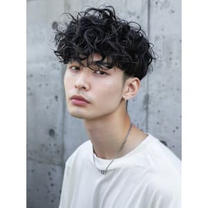 波巻きパーマ 刈り上げ 無造作 マッシュヘア 韓国ヘア