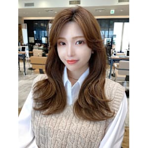 大人かわいいくびれヘアセミロング × ミルクティーベージュ