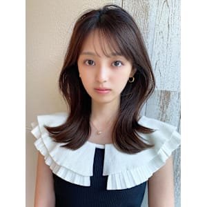 30代小顔に見えるくびれヘアレイヤー × オリーブグレージュ