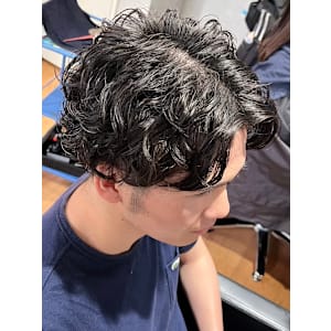 ツーブロック×波打ちパーマ◎韓国風マッシュ黒髪センターパート