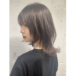 菱形◆シルエットのミディアムウルフ　ウルフカット