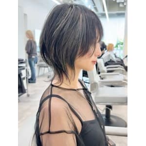 横顔　ウルフカット　ネオウルフ　コントラストハイライト