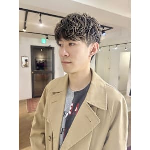 韓国ヘアカルマパーマコンマバングセンターパート黒髪ウルフ