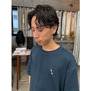 ステップボーンカットメンズパーマ/センターパート