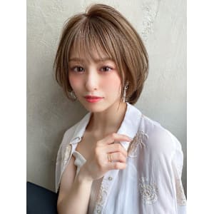 30代40代に人気の大人かわいい前髪ありのくびれショート