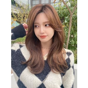 暗髪でも出せるこなれ感フェイスレイヤー×ナチュラルセミロング