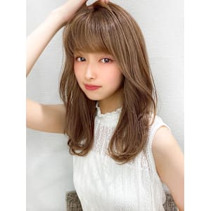 大人かわいいくびれヘアセミロング × ミルクティーベージュ