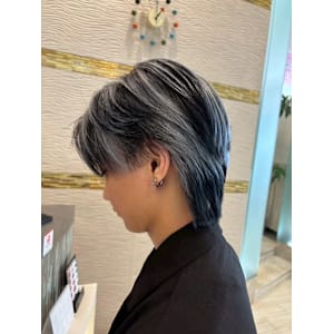 大人可愛い艶カラーブラウンミニウルフエンドカラー