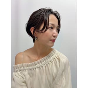 ナチュラルな大人のショートヘア　