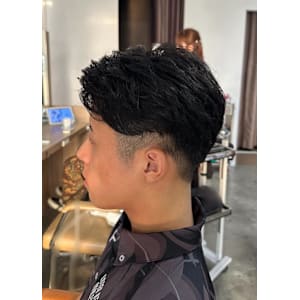 刈り上げショートアップバング