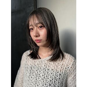 オリーブベージュ