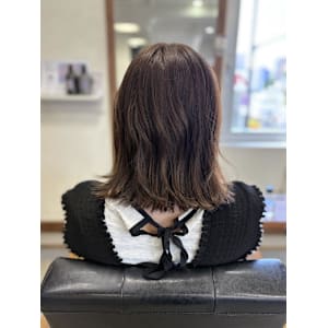 ミディアムボブとナチュラルカラーのマリアージュ