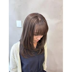 オリーブベージュ　×　レイヤーカット