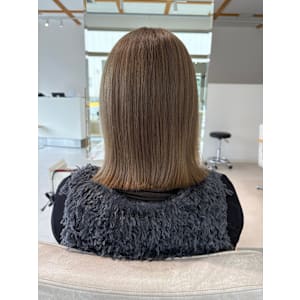 福井大和田/オリーブベージュ/ブリーチカラー/外ハネボブ