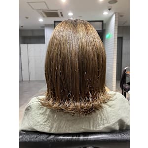 オリーブカラーの外ハネボブ