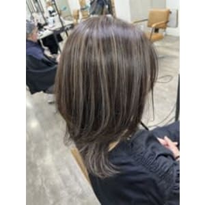  白髪ぼかしハイライト/ブリーチ/ハイトーン/ケアカラー池袋 - prize Iris 池袋【プライズ アイリス】池袋駅東口店【プライズアイリス イケブクロ イケブクロヒガシグチテン】掲載中