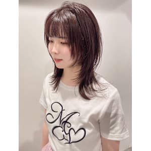 顔周りカット 顔周りレイヤー ウルフカット　透明感カラー 