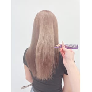 暗髪卒業！！ナチュラルベージュで垢抜けヘアに♪