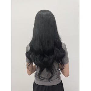 黒髪でも重く見せない！柔らかゆるふわロング！